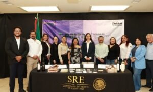Presentan en Eagle Pass la riqueza turística y vinícola de Parras